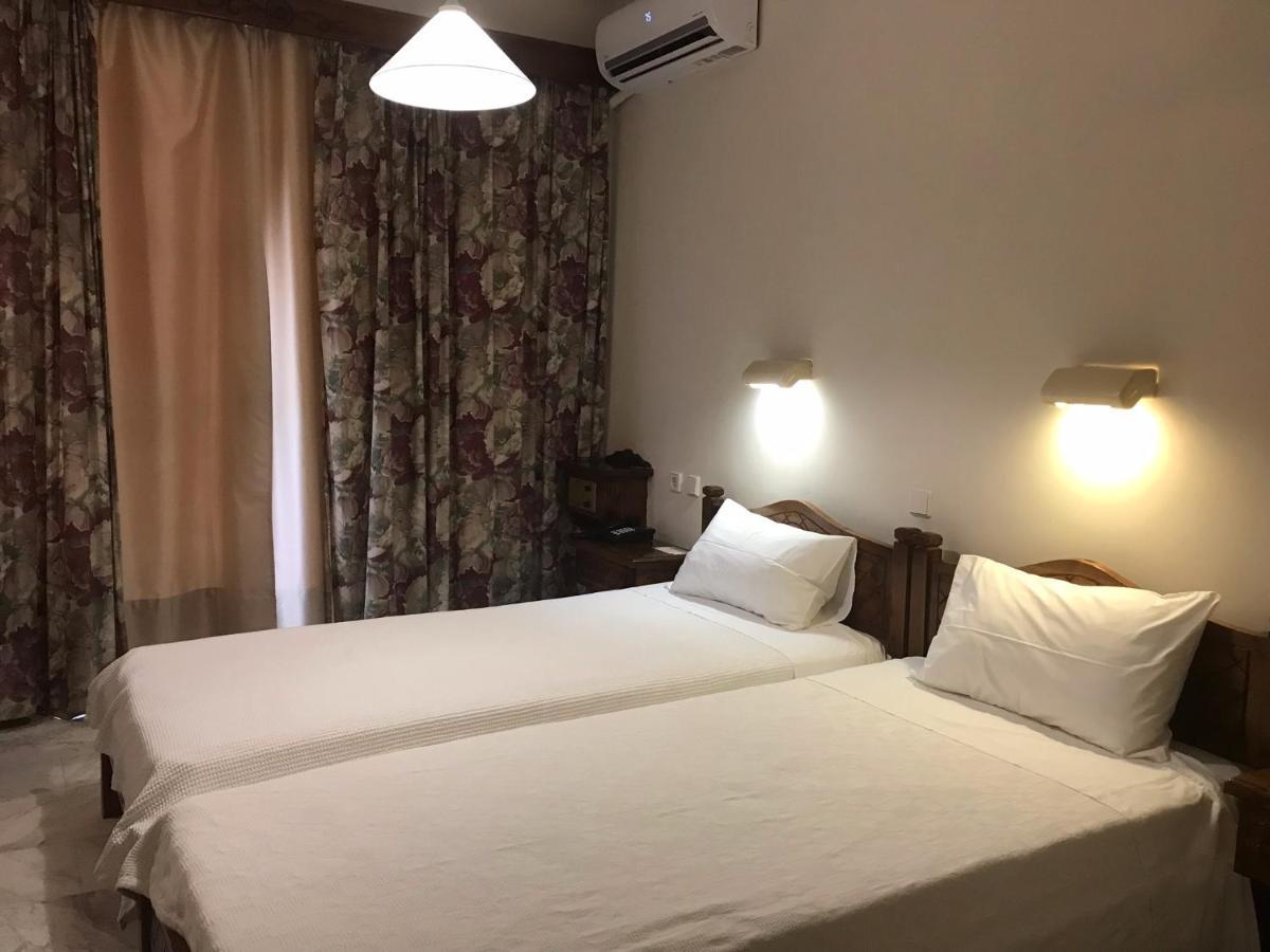 Batis Hotel Livanates Exterior photo