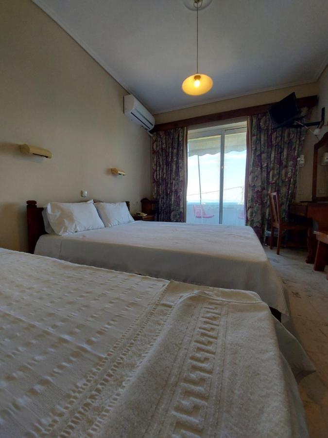 Batis Hotel Livanates Exterior photo