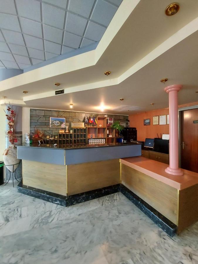 Batis Hotel Livanates Exterior photo